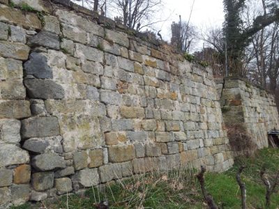 Mauer unten driftet ab
